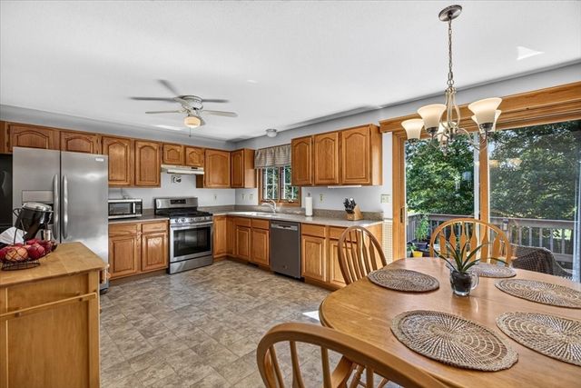 43 Zachary Ln, Agawam, MA 01001
