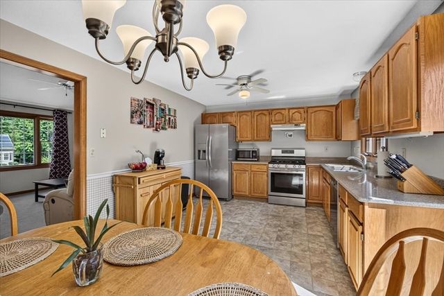 43 Zachary Ln, Agawam, MA 01001