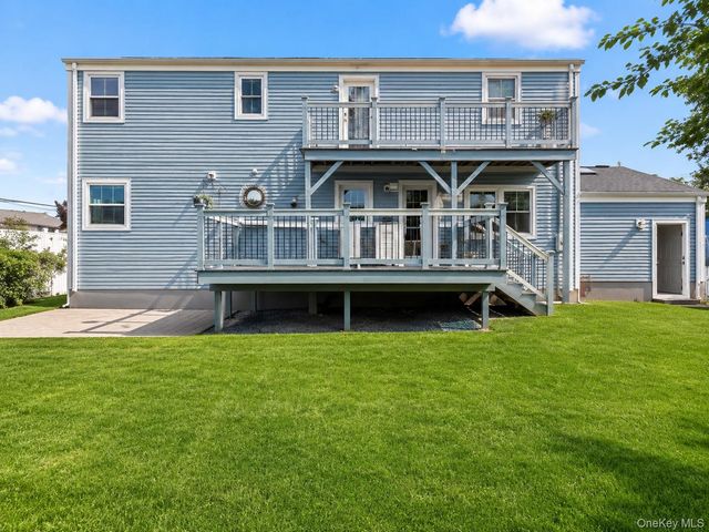 84 Barnum Street, West Babylon, NY 11704
