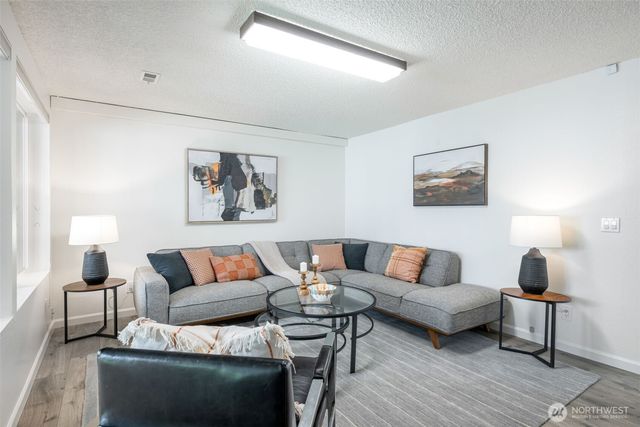 15806 SE 166th Place, Renton, WA 98058