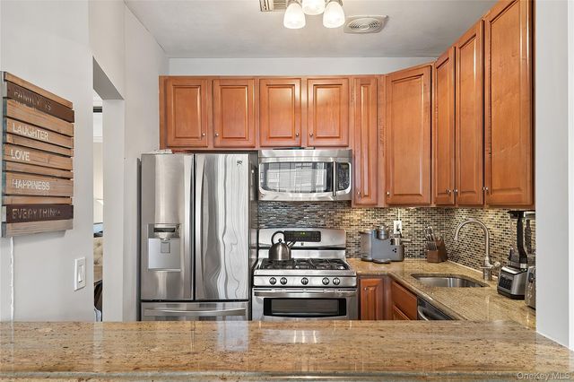 126 Beacon Lane 68, Bronx, NY 10473