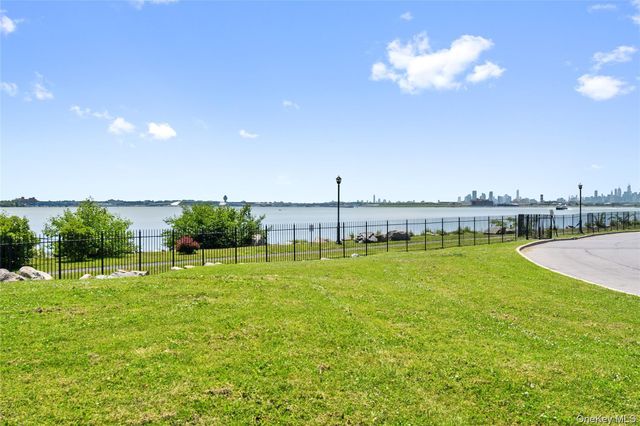 126 Beacon Lane 68, Bronx, NY 10473
