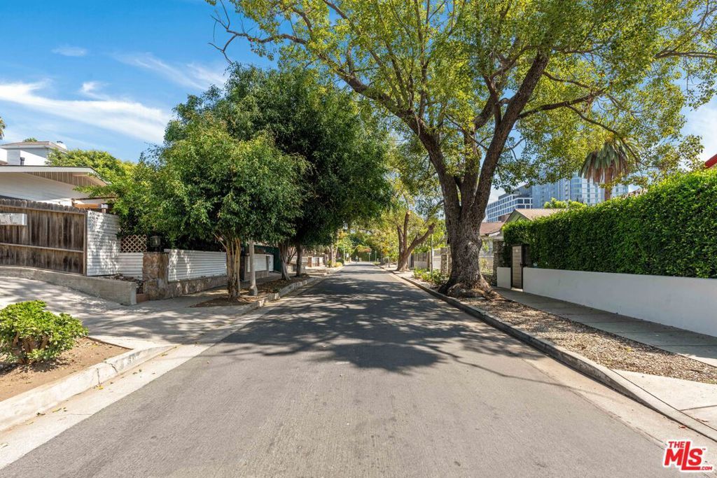 1554 La Baig Avenue, Los Angeles, CA 90028 — photo 2
