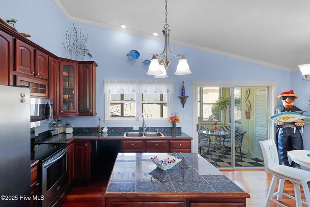 102 Freeman Lane, Atlantic Beach, NC 28512