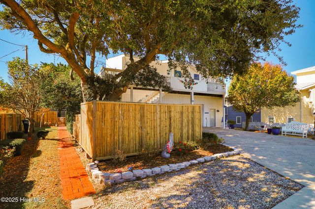 102 Freeman Lane, Atlantic Beach, NC 28512