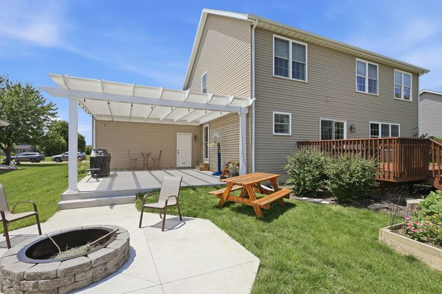6015 Spring Street, Davenport, IA 52807