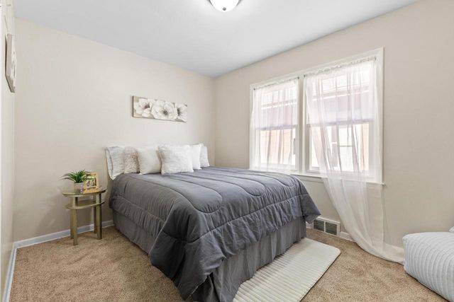 5870 N 75th STREET, Milwaukee, WI 53218