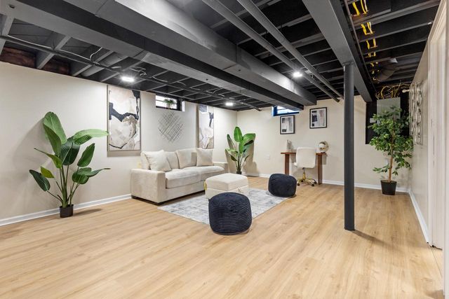 5870 N 75th STREET, Milwaukee, WI 53218