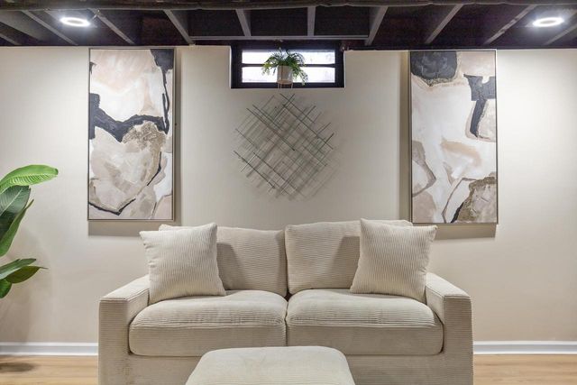 5870 N 75th STREET, Milwaukee, WI 53218