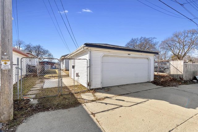 5870 N 75th STREET, Milwaukee, WI 53218