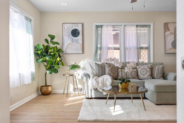 5870 N 75th STREET, Milwaukee, WI 53218