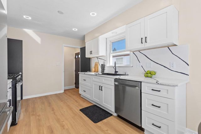 5870 N 75th STREET, Milwaukee, WI 53218