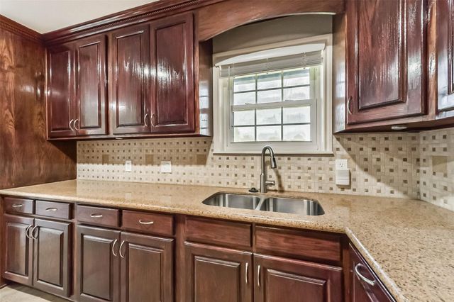 10999 Fairland Drive, Houston, TX 77051