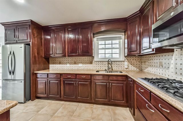10999 Fairland Drive, Houston, TX 77051