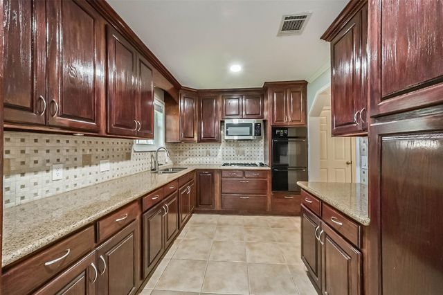 10999 Fairland Drive, Houston, TX 77051