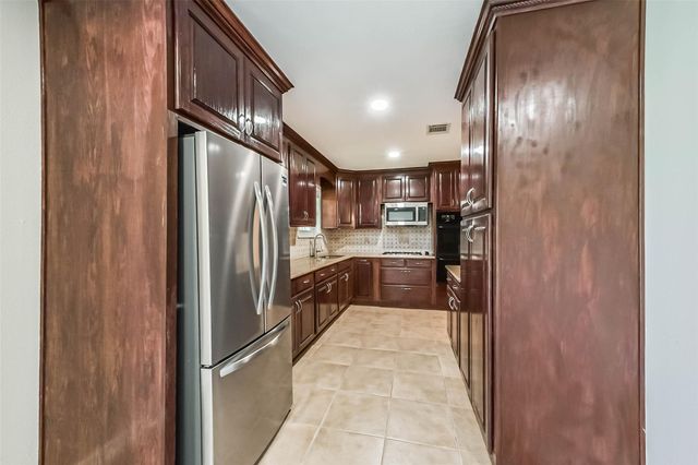 10999 Fairland Drive, Houston, TX 77051