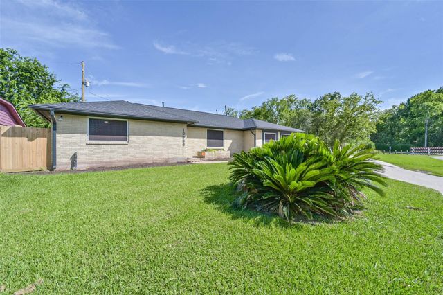 10999 Fairland Drive, Houston, TX 77051