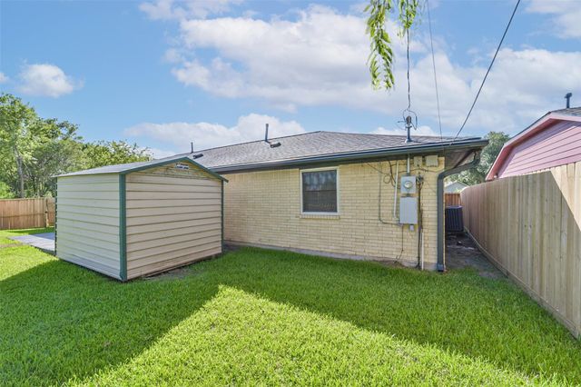 10999 Fairland Drive, Houston, TX 77051