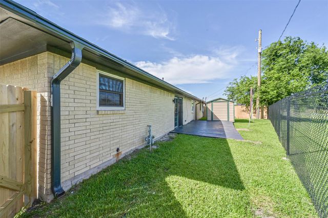 10999 Fairland Drive, Houston, TX 77051