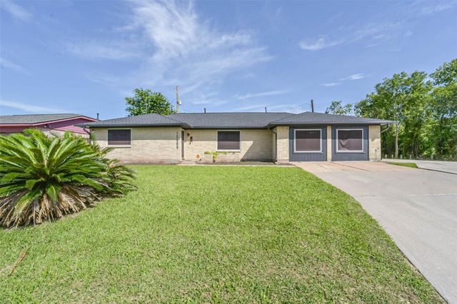 10999 Fairland Drive, Houston, TX 77051