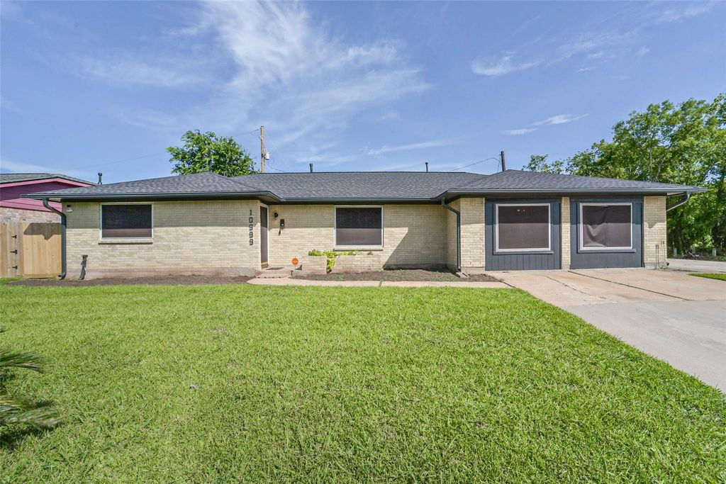 10999 Fairland Drive, Houston, TX 77051