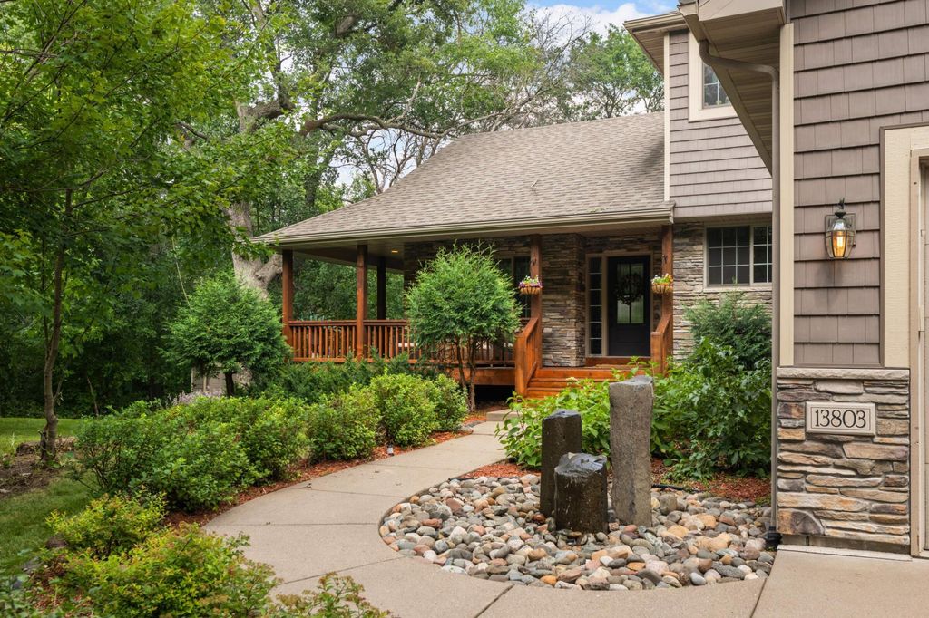 13803 Vickers Street NE, Ham Lake, MN 55304