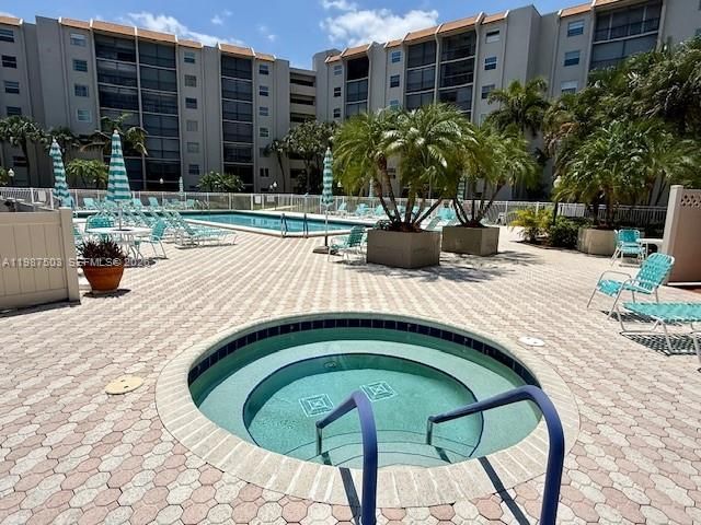 3910 Inverrary Boulevard 407B, Lauderhill, FL 33319