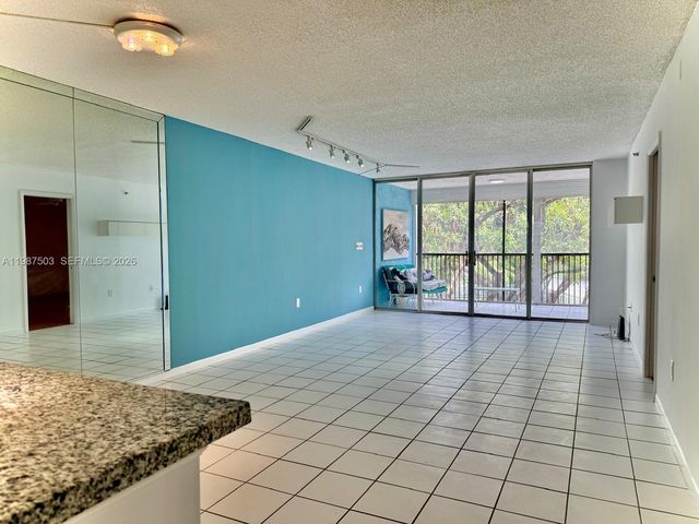3910 Inverrary Boulevard 407B, Lauderhill, FL 33319