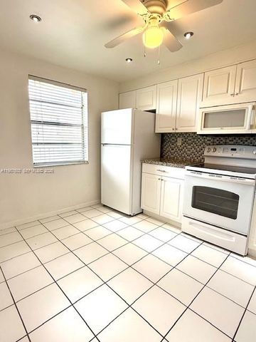 3910 Inverrary Boulevard 407B, Lauderhill, FL 33319