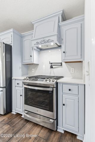 149 Wood Gate Dr, Mt Washington, KY 40047