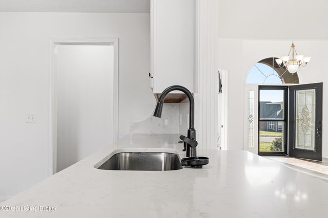 149 Wood Gate Dr, Mt Washington, KY 40047