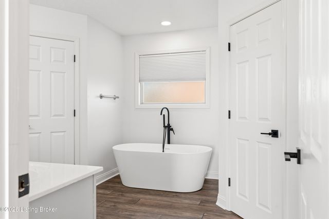 149 Wood Gate Dr, Mt Washington, KY 40047