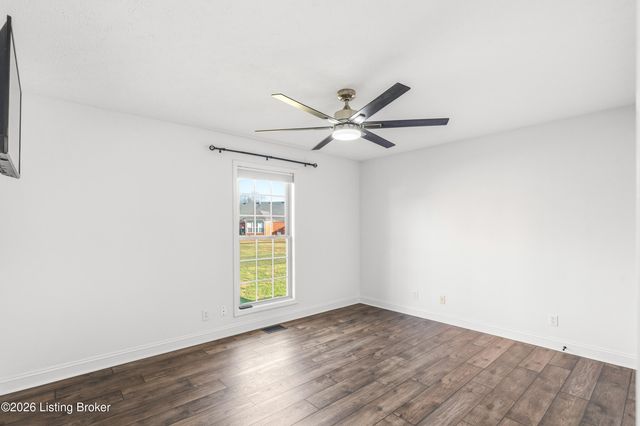 149 Wood Gate Dr, Mt Washington, KY 40047