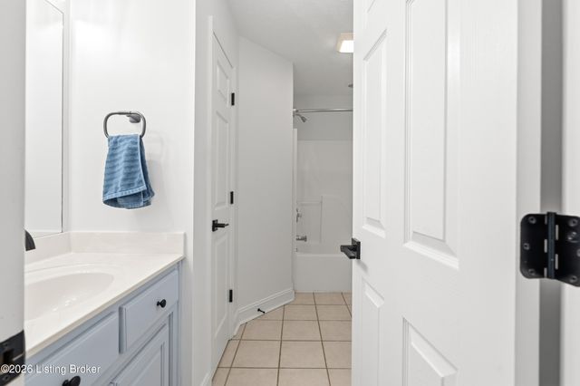 149 Wood Gate Dr, Mt Washington, KY 40047