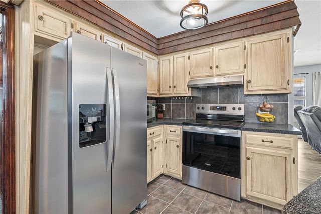 2109 N Lincoln Avenue, Moore, OK 73160