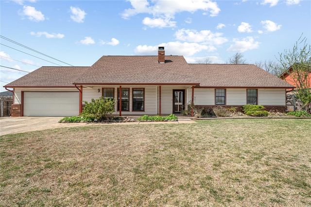 2109 N Lincoln Avenue, Moore, OK 73160