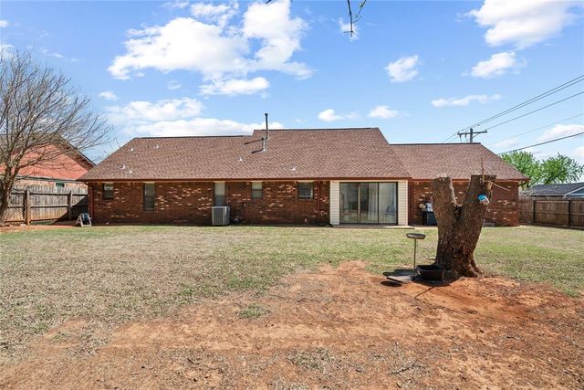 2109 N Lincoln Avenue, Moore, OK 73160