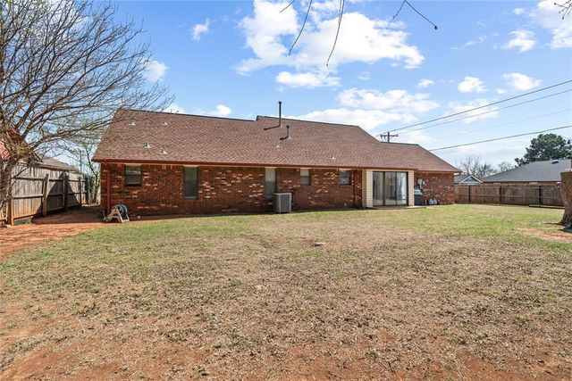 2109 N Lincoln Avenue, Moore, OK 73160