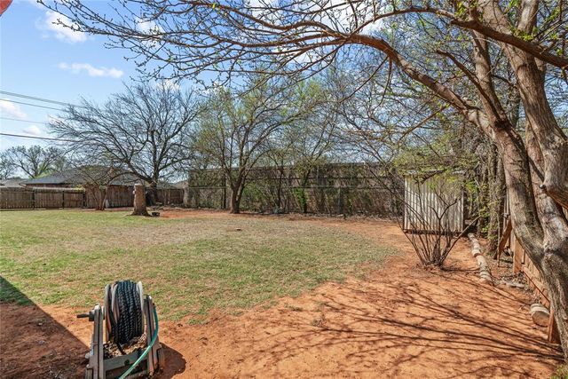 2109 N Lincoln Avenue, Moore, OK 73160