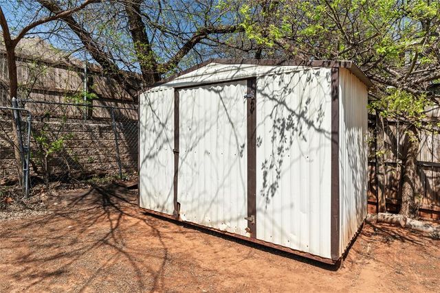 2109 N Lincoln Avenue, Moore, OK 73160