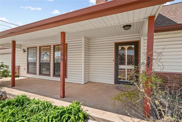 2109 N Lincoln Avenue, Moore, OK 73160