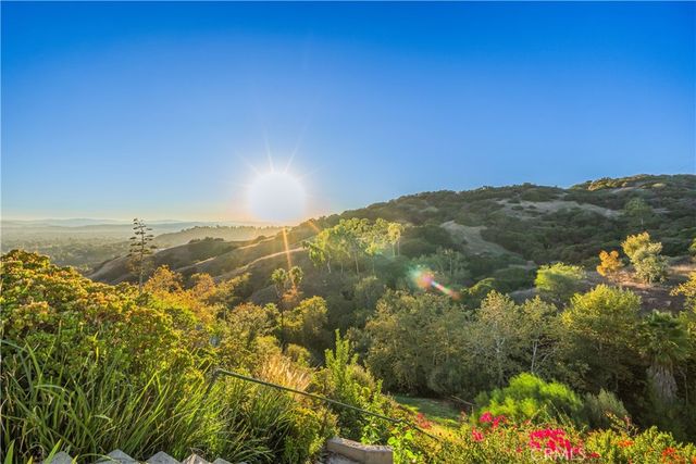 2817 N Mountain, Claremont, CA 91711