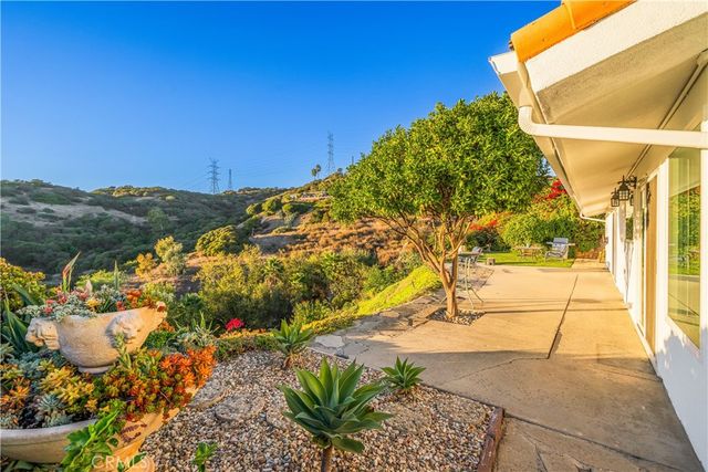 2817 N Mountain, Claremont, CA 91711