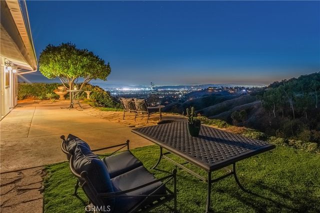 2817 N Mountain, Claremont, CA 91711