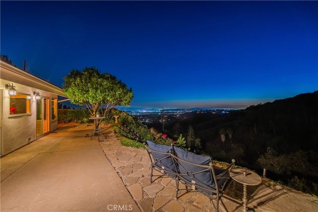 2817 N Mountain, Claremont, CA 91711