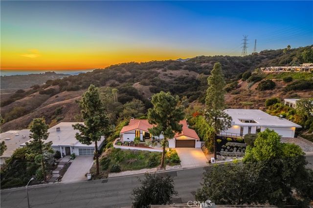 2817 N Mountain, Claremont, CA 91711