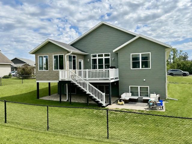 N6736 Clover Lane, Pardeeville, WI 53954