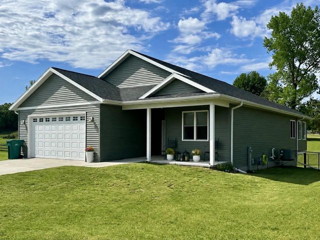 N6736 Clover Lane, Pardeeville, WI 53954