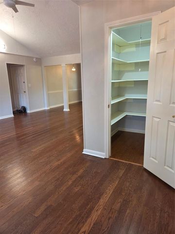 1510 Neptune Lane, Houston, TX 77062