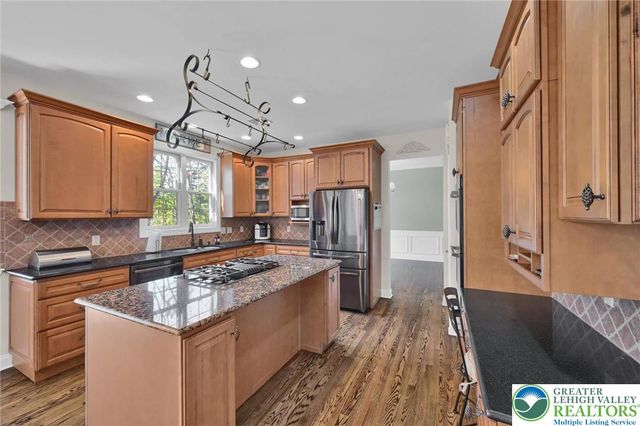 6718 Overlook Court, Upper Macungie Twp, PA 18106